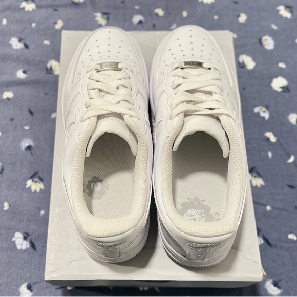 Women’s Air Force 1 ‘07 - Picture 4 of 6